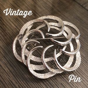 Sarah Coventry Silvertone Swirl Pin Polished